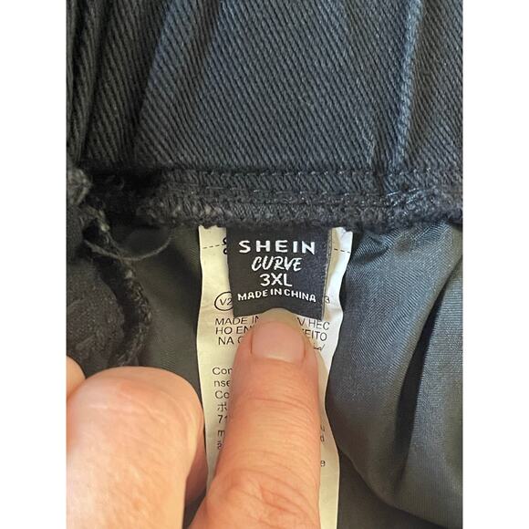 SHEIN Plus Size Summer Ripped Denim Shorts 3X - Picture 7 of 7